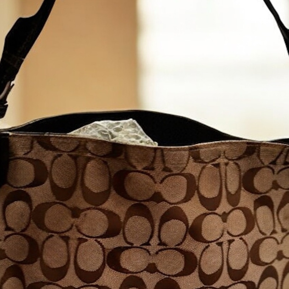 Classic Coach Shoulder Signature Brown  and Black Jacquard Bag - Picture 2 of 7
